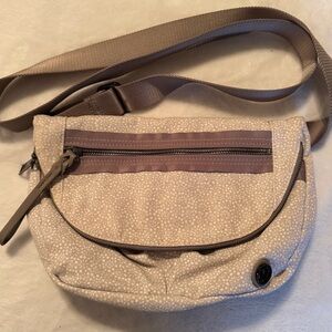 Lululemon All Night Festival Bag with speckled pattern EUC